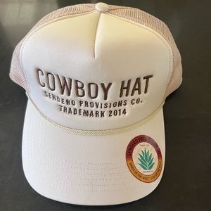 New free people trucker hat, never worn!